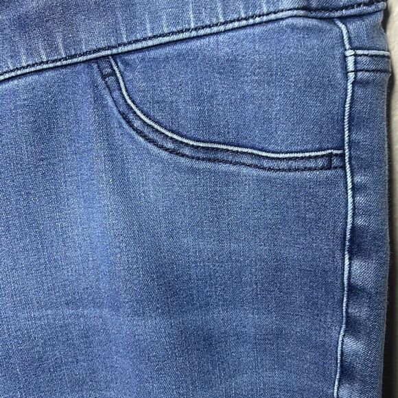 Lane Bryant Women’s Size 20 Pull on Capri Jeans Blue Medium Wash Denim Stretch - Picture 3 of 5